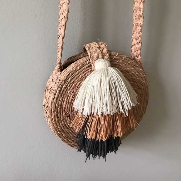 EUC Anthropologie Round Pink Straw Rattan Purse - Picture 2 of 6